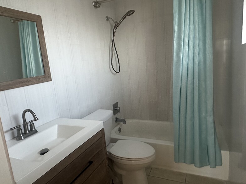 Bathroom - 1026 White St