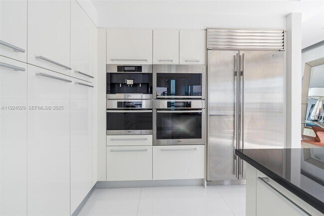 Building Photo - 17121 Collins Ave