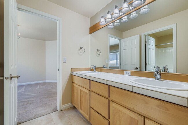 Building Photo - 4Bd/3.5Ba Sammamish House