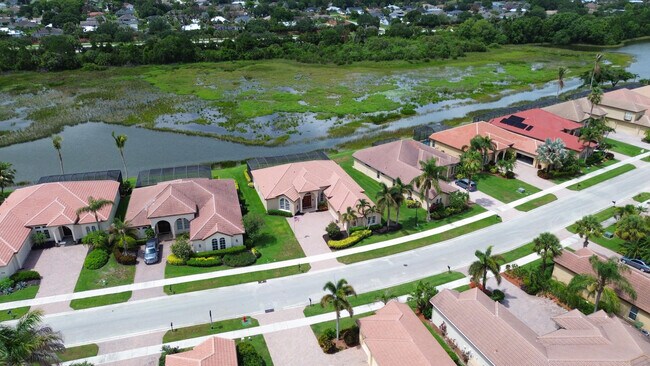 Building Photo - 923 SW Grand Reserves Blvd