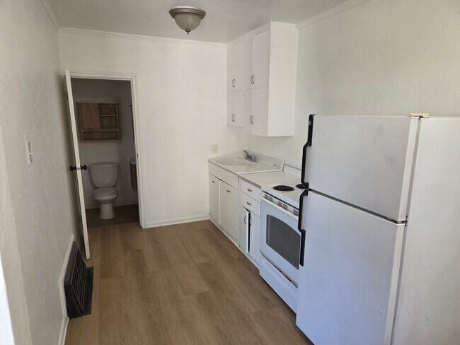 Building Photo - 643 E 300 S