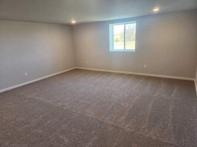 Building Photo - 2508 Chan Dr