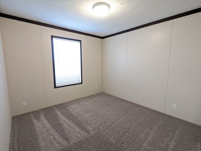 Building Photo - 177 Daisy Dr