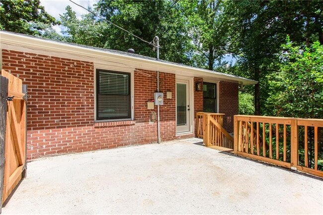 Building Photo - 629 Clairmont Cir