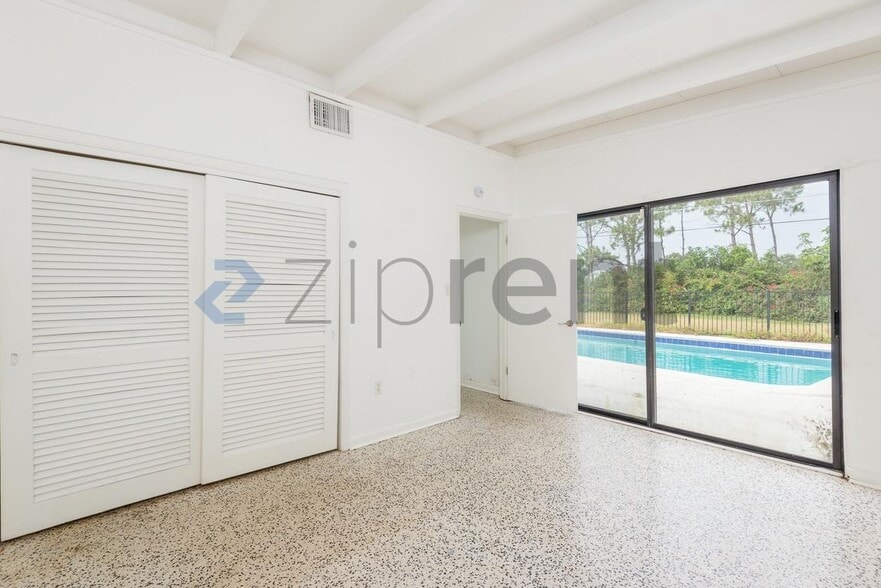 Building Photo - Unit