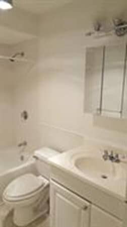 Building Photo - 44 Washington St