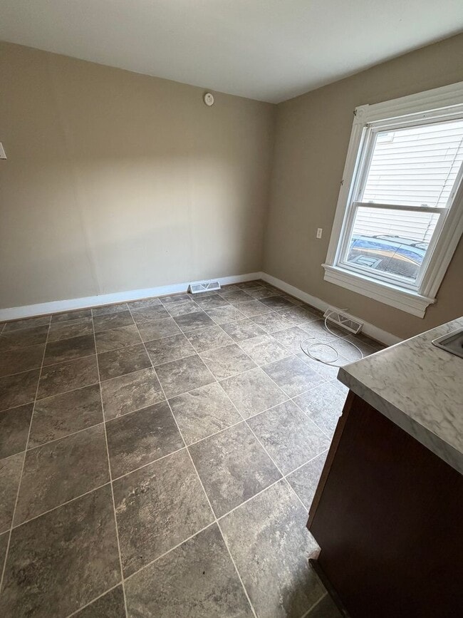 Building Photo - Newly Updated 2BR/1BA Home – Great Location & Move-In Ready!