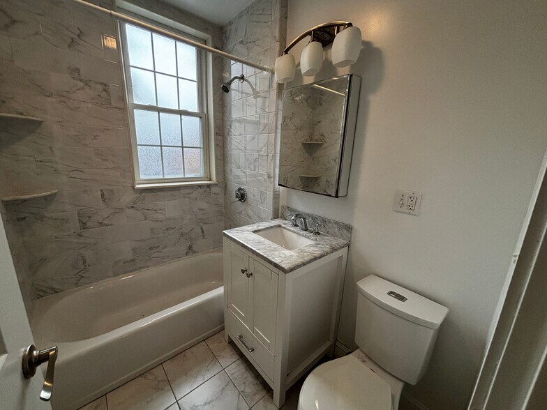 Building Photo - 18 Glenville Ave