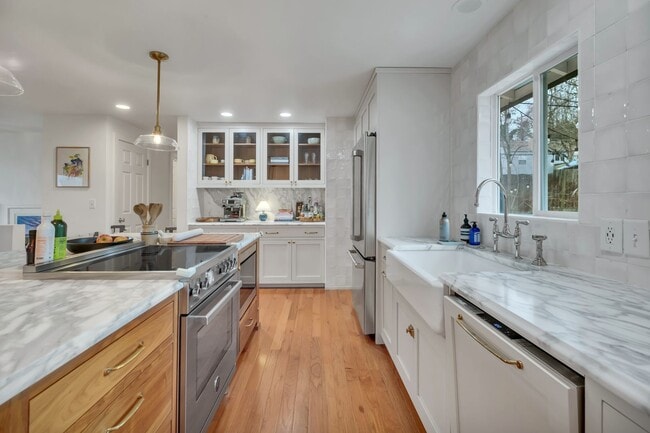 Building Photo - Renovated 5-Bedroom Home on Cul-de-Sac with Park Views & Stunning Outdoor Living