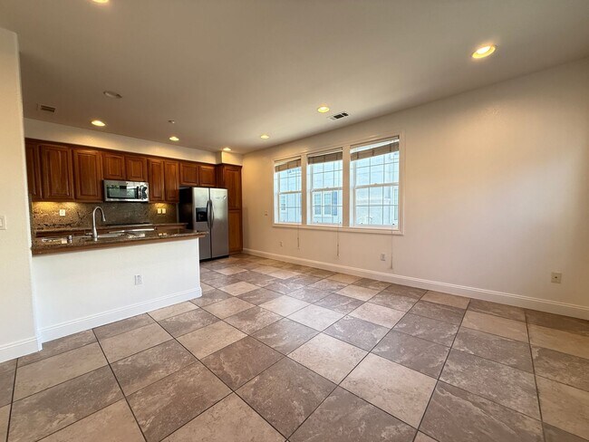 Building Photo - 3687 Whitworth Dr