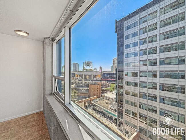 Building Photo - Beautiful 1B/1BA Condo in Downtown Near Petco Park W/ Views, A/C, W/D, Balcony, Rooftop Deck & Gym!