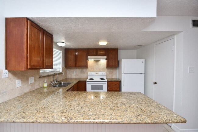 Building Photo - 10018 Knoboak Dr