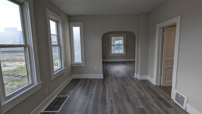 Building Photo - Charming 3-bedroom, 1.5-bathroom house loc...