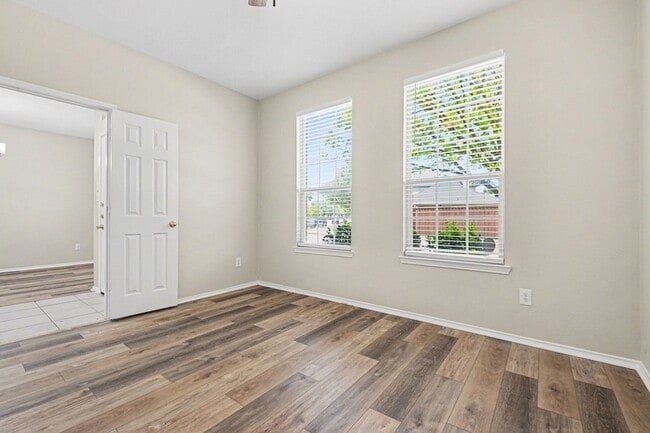 Building Photo - 1550 Charleston Dr