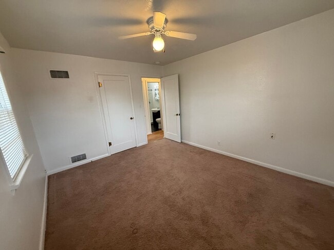 Building Photo - Two Bedroom, One bathroom, Pet Friendly Ho...