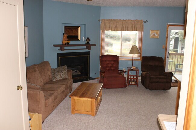 Building Photo - Lake Haus Condo - WINTER RENTAL-1 Bedroom/1 Bath Unit w/Washer & Dryer
