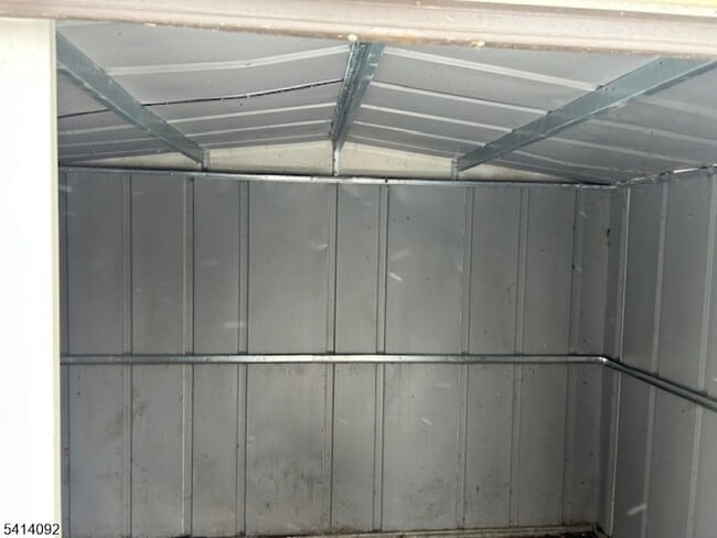 Building Photo - 44 Oak St