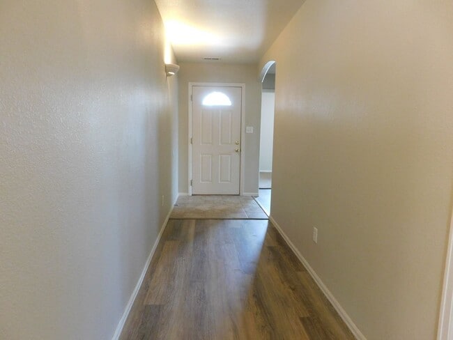 Building Photo - Nice Duplex in Established Neighborhood