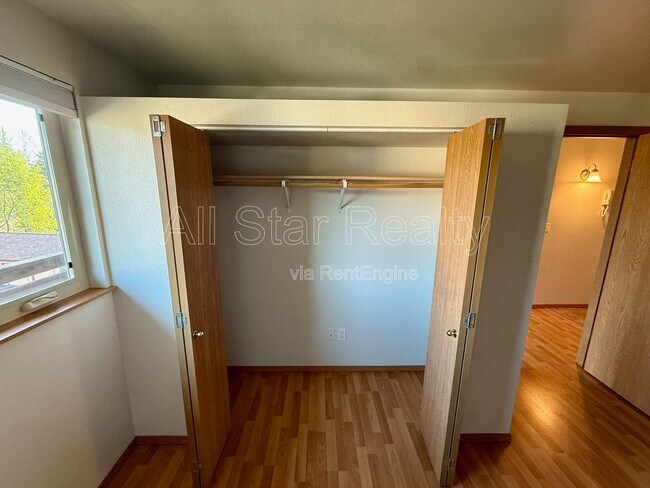 Building Photo - 9625 Independence Dr