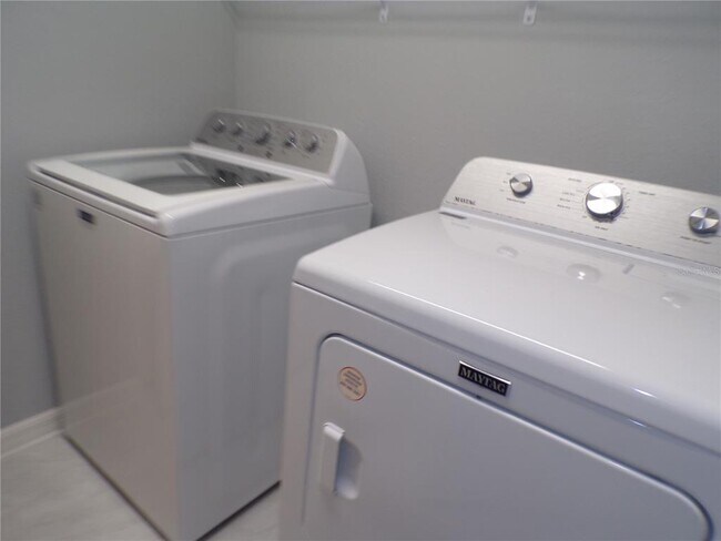 Building Photo - 25583 Deep Creek Blvd