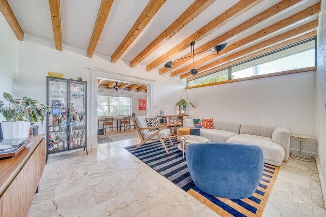 Building Photo - 7055 SW 84th Ave