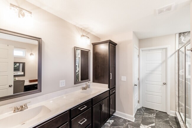 Building Photo - 1106 Eagle's View Dr