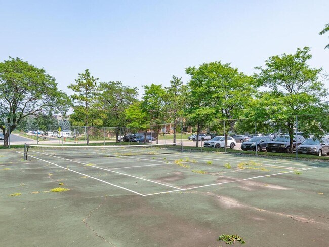 Building Photo - 4101 Parklawn Ave