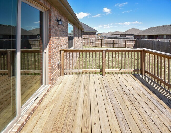 Building Photo - Stunning 3 bedroom, 2 bathroom Home availa...