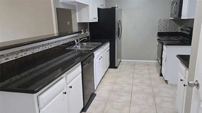 Building Photo - 6125 Brookdale Dr