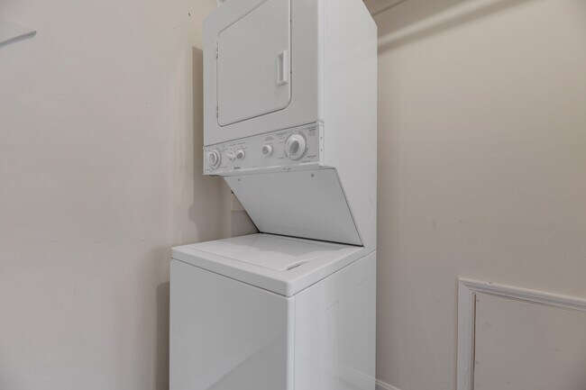 Building Photo - Charming Capitol Hill 1/1 apartment