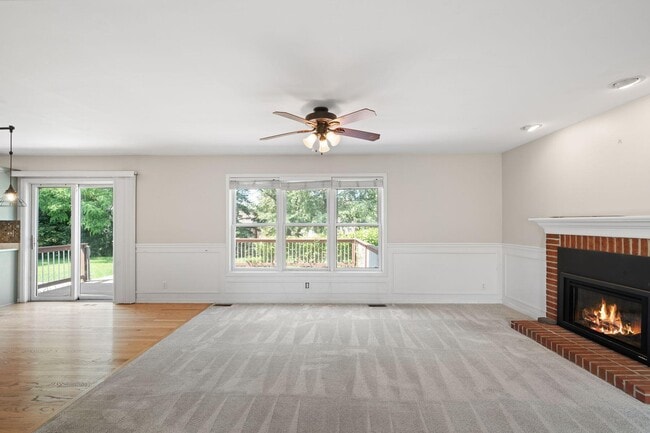 Building Photo - 406 Lakewood Dr