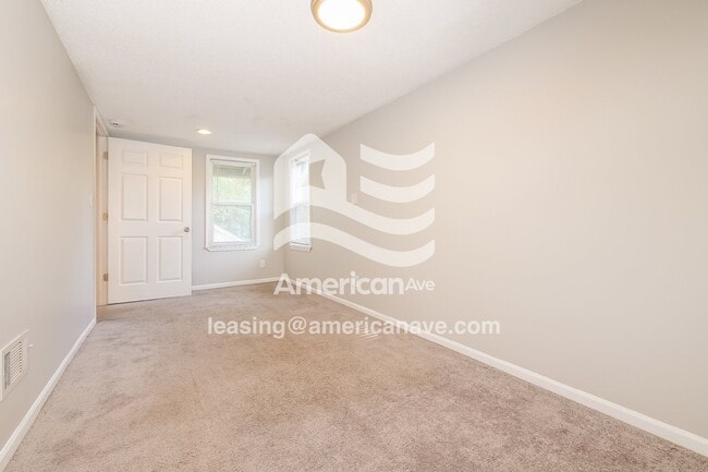 Building Photo - 6130 Tracy Ave