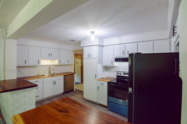 Kitchen - 508 NW 9th St