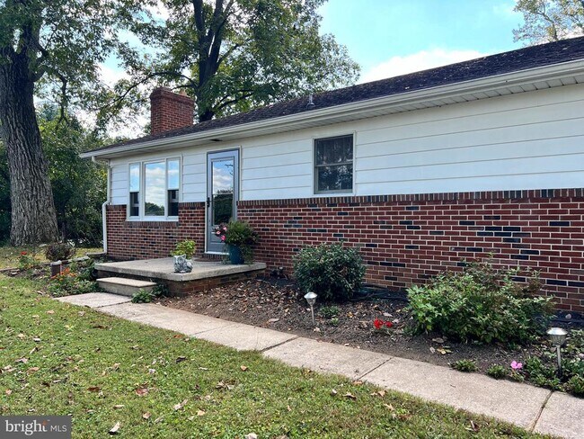 Building Photo - 1551 Deer Park Rd