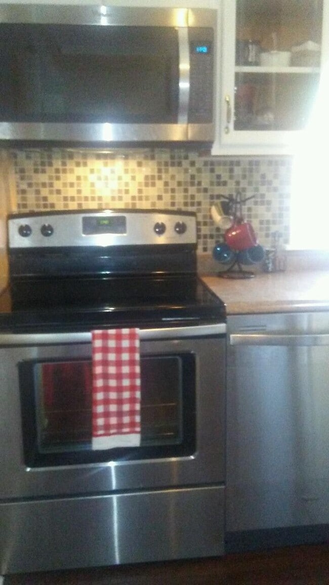 Building Photo - 917 Kimball Ave