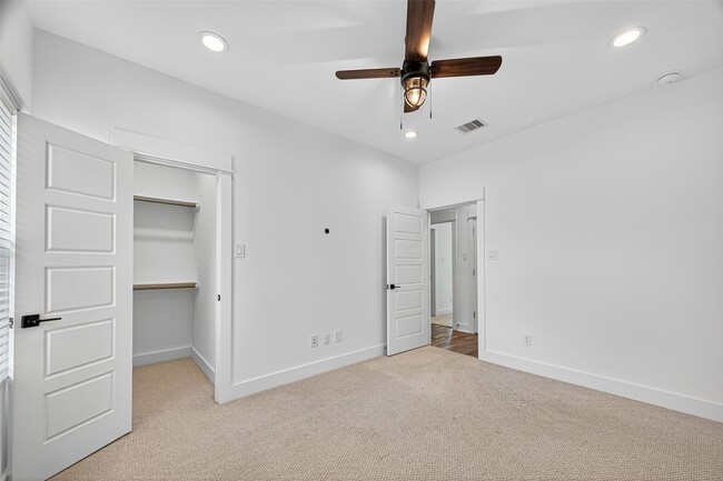 Building Photo - 1070 Mansfield St