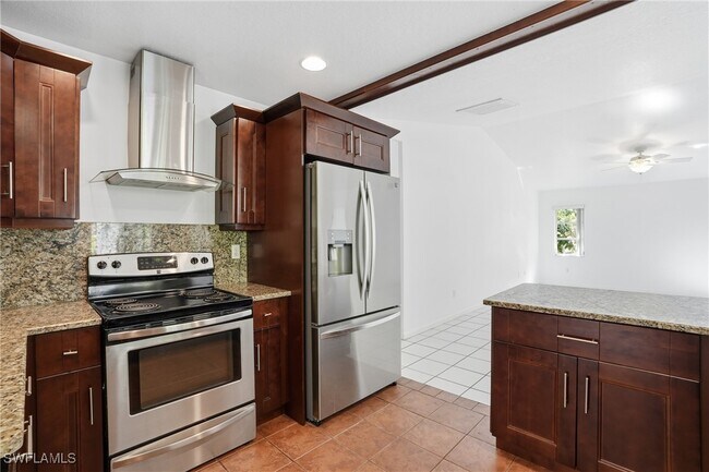 Building Photo - 391 8th St SE