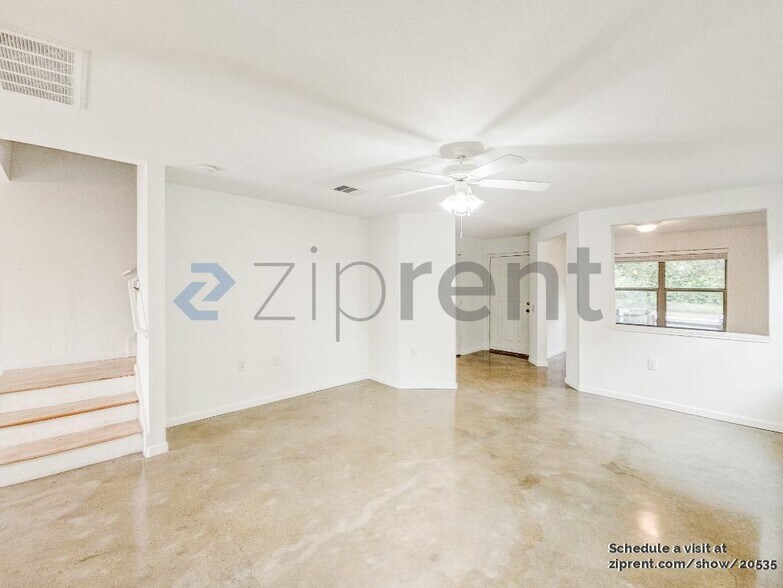 Building Photo - 5803 Viewpoint Dr