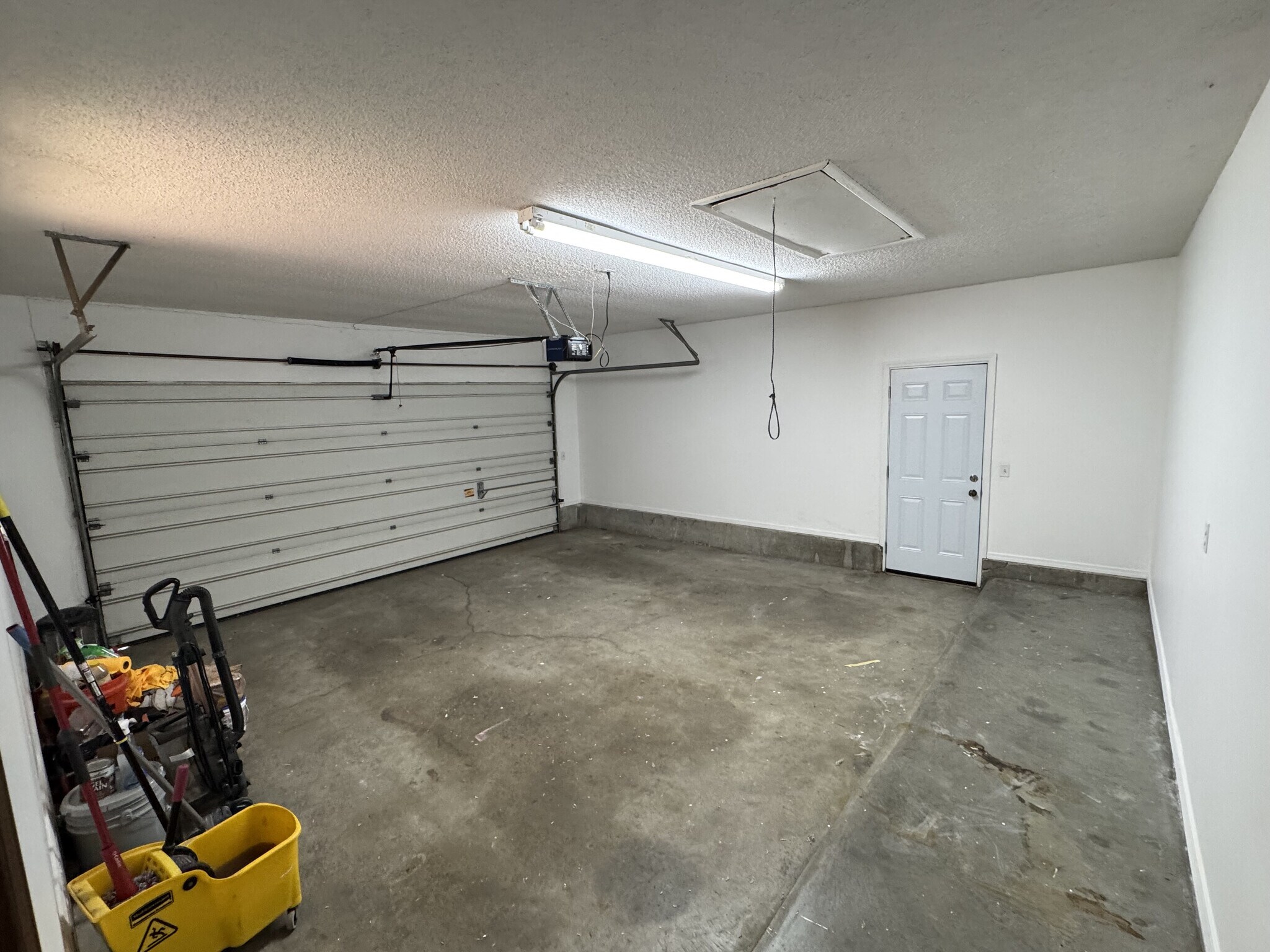 Building Photo - 7108 S Indianapolis Ave