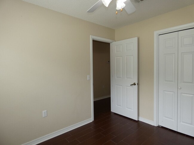 Building Photo - Adorable 2 Bed/2 Bath Duplex