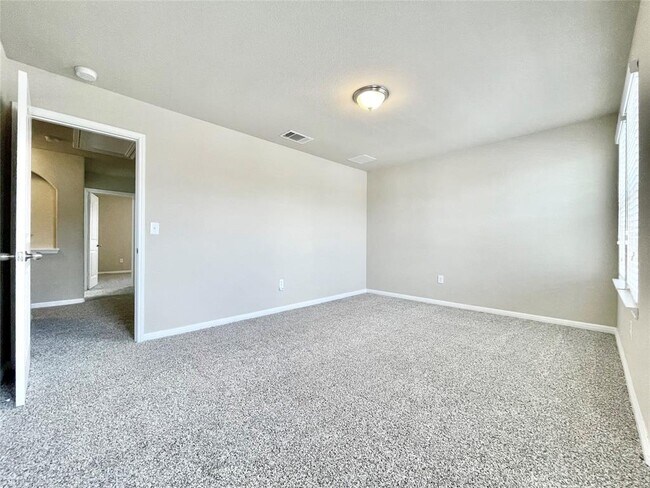 Building Photo - 415 Crater Lake Dr