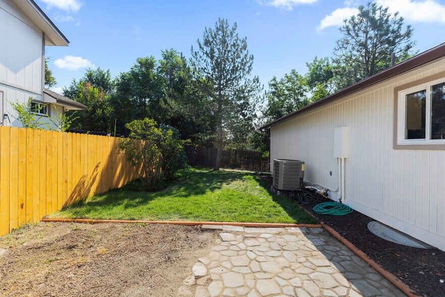 Building Photo - 140 Judson St