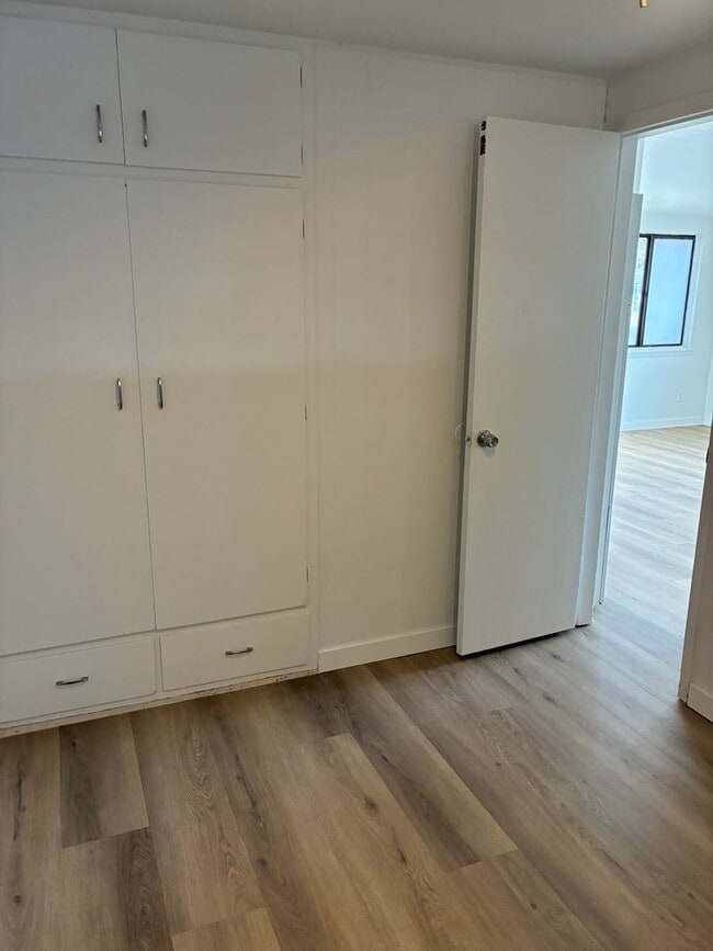 Building Photo - 1007-1011 E Lincoln Ave