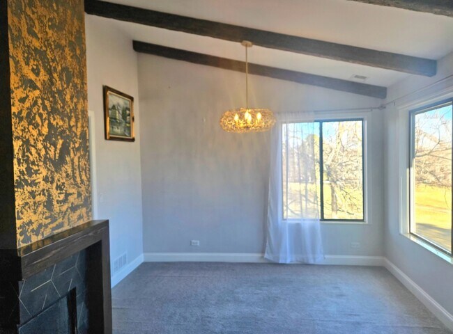 Building Photo - 755 Golf Ln