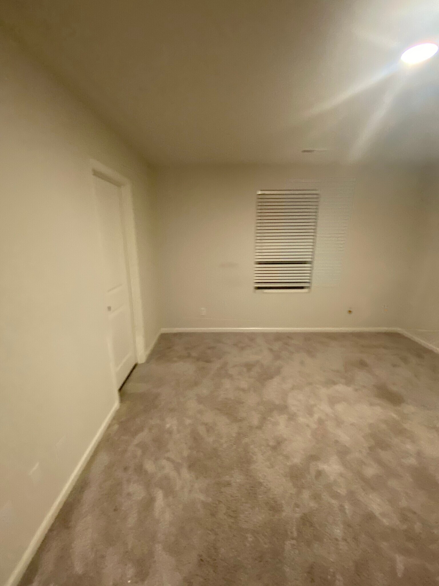 Building Photo - 427 Silo Ct