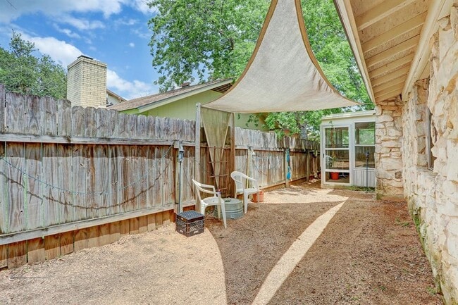 Building Photo - 8100 Sonnet Ave