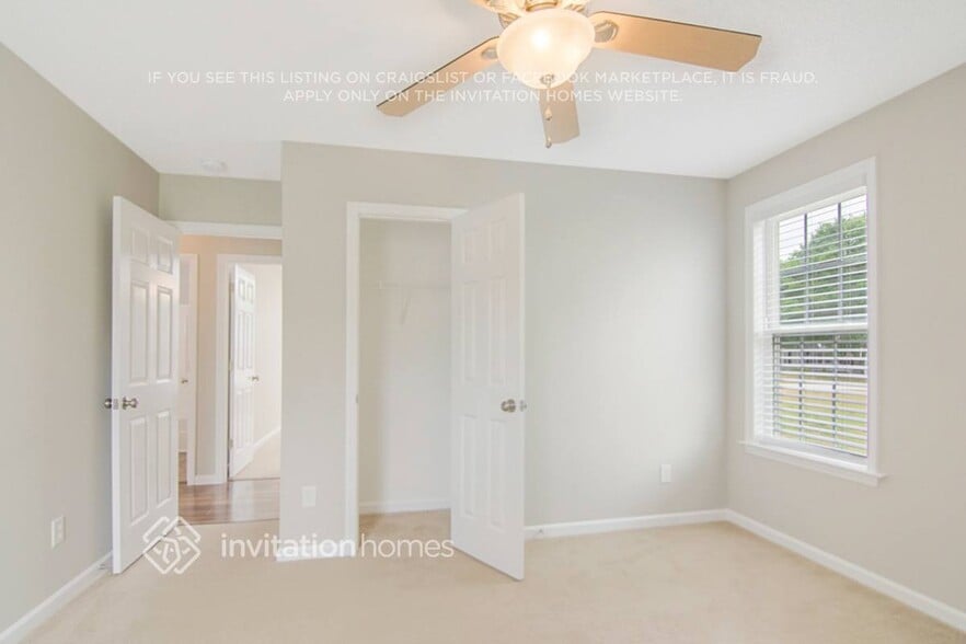 Building Photo - 386 Rosa Cir