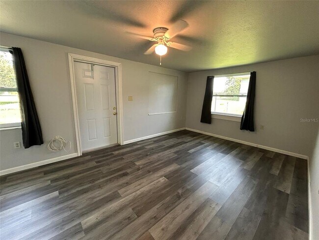 Building Photo - 4722 Fairway Dr S