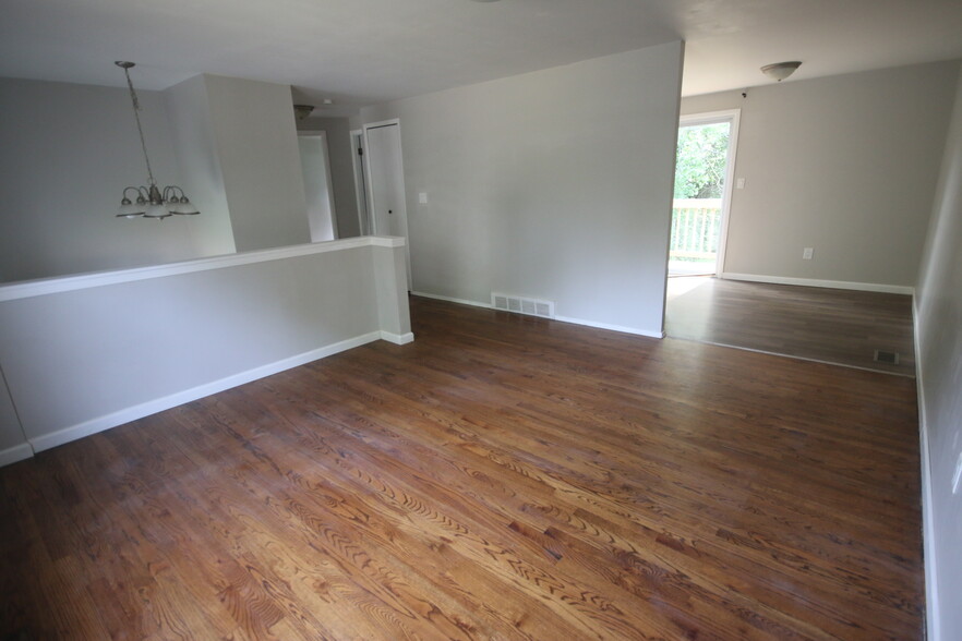 Living Room - 2184 Hemlock Dr