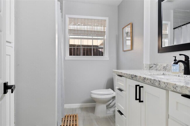 Building Photo - 9655 Meadowland Dr